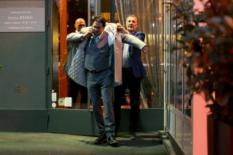 Savjetnik Dinama Zdravko Mamić i predsjednik HNK Rijeka Damir Mi&scaron;ković jučer su se sastali u zagrebačkom restoranu Bocca Marai. Za Mi&scaron;kovića mnogi ističu da bi mogao biti ključan u pogledu kandidatura za predsjednika HNS-a, funkciju za koju se bore Davor &Scaron;uker i Dario &Scaron;imić.