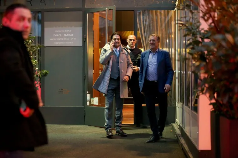 Savjetnik Dinama Zdravko Mamić i predsjednik HNK Rijeka Damir Mi&scaron;ković jučer su se sastali u zagrebačkom restoranu Bocca Marai. Za Mi&scaron;kovića mnogi ističu da bi mogao biti ključan u pogledu kandidatura za predsjednika HNS-a, funkciju za koju se bore Davor &Scaron;uker i Dario &Scaron;imić.