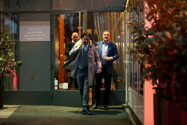 Savjetnik Dinama Zdravko Mamić i predsjednik HNK Rijeka Damir Mi&scaron;ković jučer su se sastali u zagrebačkom restoranu Bocca Marai. Za Mi&scaron;kovića mnogi ističu da bi mogao biti ključan u pogledu kandidatura za predsjednika HNS-a, funkciju za koju se bore Davor &Scaron;uker i Dario &Scaron;imić.