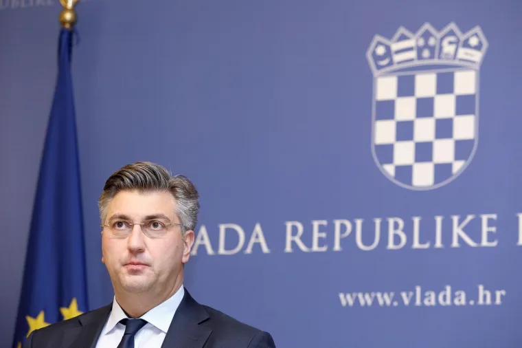 PREMIJER PLENKOVIĆ VIDNO POTRESEN ZBOG PRALJKOVOG SAMOUBOJSTVA: Izrazio žaljenje i nezadovoljstvo presudom