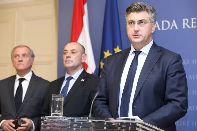 PREMIJER PLENKOVIĆ VIDNO POTRESEN ZBOG PRALJKOVOG SAMOUBOJSTVA: Izrazio žaljenje i nezadovoljstvo presudom