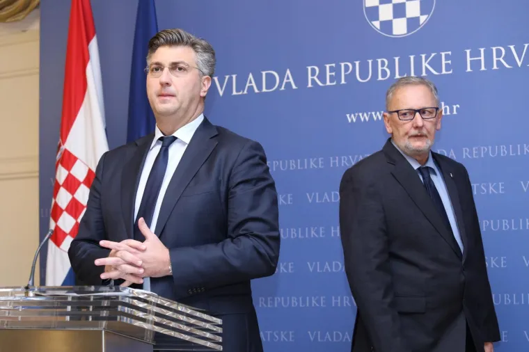 PREMIJER PLENKOVIĆ VIDNO POTRESEN ZBOG PRALJKOVOG SAMOUBOJSTVA: Izrazio žaljenje i nezadovoljstvo presudom