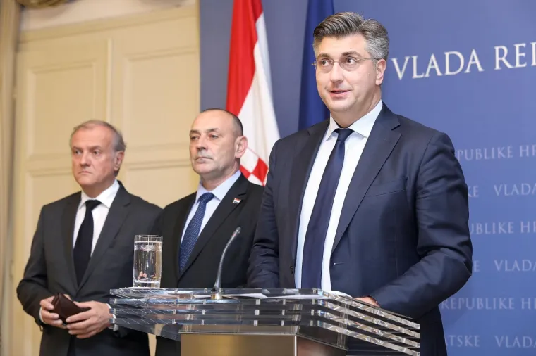 PREMIJER PLENKOVIĆ VIDNO POTRESEN ZBOG PRALJKOVOG SAMOUBOJSTVA: Izrazio žaljenje i nezadovoljstvo presudom