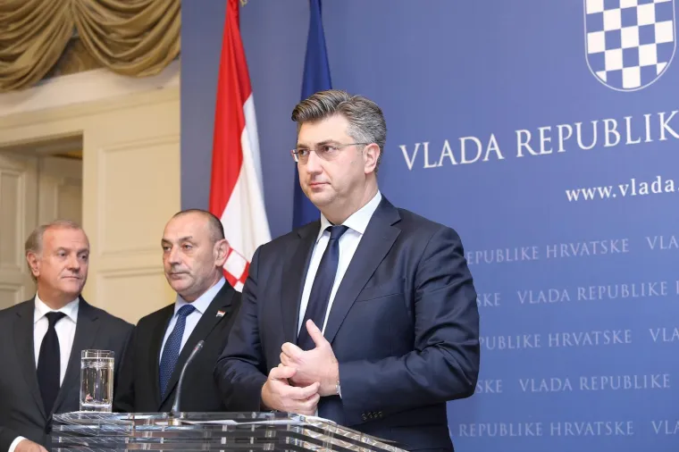 PREMIJER PLENKOVIĆ VIDNO POTRESEN ZBOG PRALJKOVOG SAMOUBOJSTVA: Izrazio žaljenje i nezadovoljstvo presudom