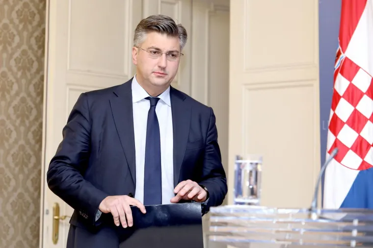 PREMIJER PLENKOVIĆ VIDNO POTRESEN ZBOG PRALJKOVOG SAMOUBOJSTVA: Izrazio žaljenje i nezadovoljstvo presudom