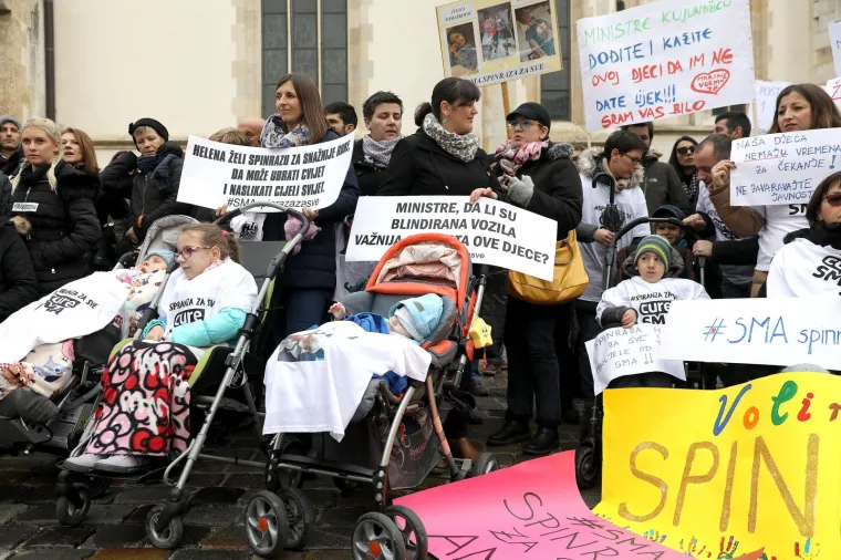 Uoči prosvjeda roditelja djece oboljele od spinalne mi&scaron;ićne atrofije, ministar zdravstva Milan Kujundžić poručio je u četvrtak da će Ministarstvo učiniti sve &scaron;to može, po&scaron;tujući pravila struke, kako bi oboljela djeca dobila novi efikasni lijek za tu bolest.