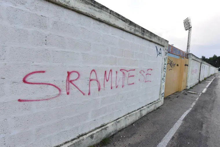 Grad je osvanuo prepun grafita protiv Hrvatskog nogometnoga saveza