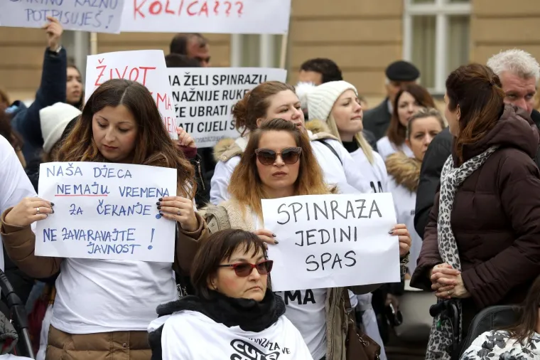 PROSVJED RODITELJA S BOLESNOM DJECOM: 'HZZO mora staviti lijek Spinrazu na listu'