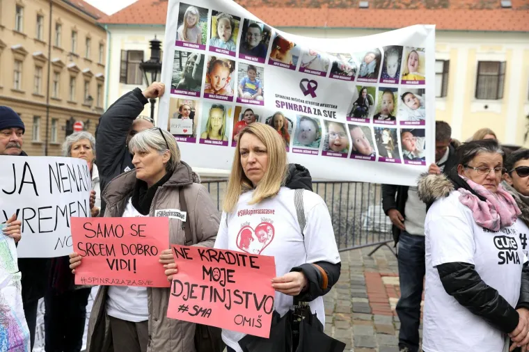 PROSVJED RODITELJA S BOLESNOM DJECOM: 'HZZO mora staviti lijek Spinrazu na listu'