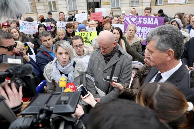 PROSVJED RODITELJA S BOLESNOM DJECOM: 'HZZO mora staviti lijek Spinrazu na listu'