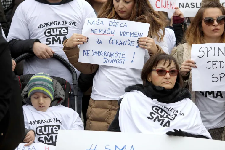 PROSVJED RODITELJA S BOLESNOM DJECOM: 'HZZO mora staviti lijek Spinrazu na listu'