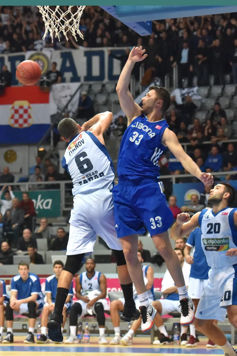 Tornado izvjesio transparent u čast Praljka: 'Ratnik ne kleči i nikoga ne moli. Generale, na svemu ti hvala'