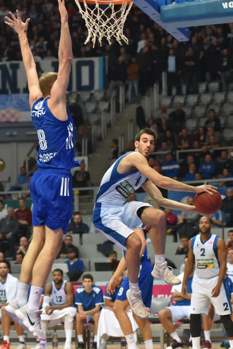 Tornado izvjesio transparent u čast Praljka: 'Ratnik ne kleči i nikoga ne moli. Generale, na svemu ti hvala'