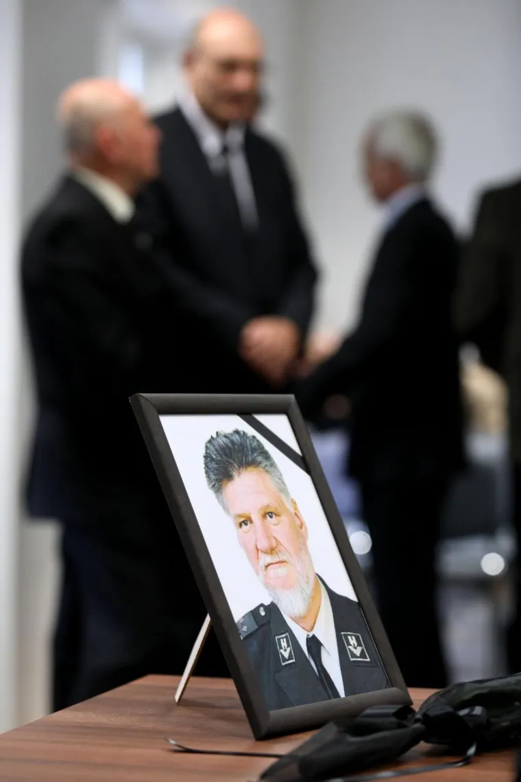 U knjigu su se upisali članovi Hrvatskoga generalskog zbora na čelu s predsjednikom HGZ-a generalom Pavlom Miljavcem i tajnikom HGZ-a generalom Marinkom Kre&scaron;ićem