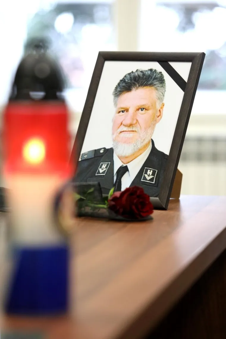 U knjigu su se upisali članovi Hrvatskoga generalskog zbora na čelu s predsjednikom HGZ-a generalom Pavlom Miljavcem i tajnikom HGZ-a generalom Marinkom Kre&scaron;ićem