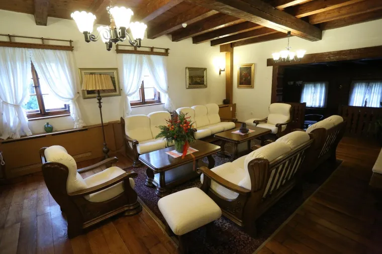 Ured Predsjednice uključuje se u ponudu Adventa u Zagrebu. Svoja vrata u predbožićno vrijeme građanima će otvoriti Vila Prekrižje koja je sastavni dio kompleksa njezina ureda i tako obogatiti ponudu Zagreba koji je pro&scaron;le godine ponio titulu najbolje božićne destinacije u Europi.