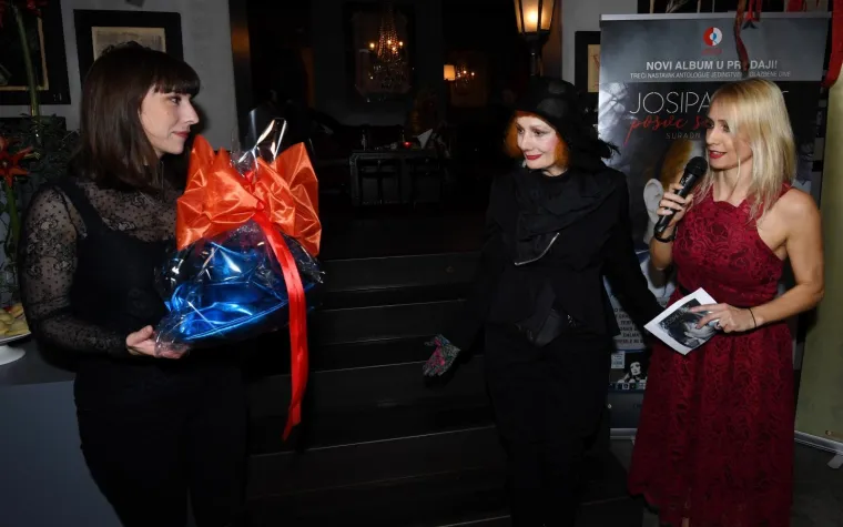 JOSIPA LISAC PROSLAVILA 50 GODINA KARIJERE I PROMOVIRALA NOVI ALBUM: Podržala je i mlađa sestra, evo kako izgleda