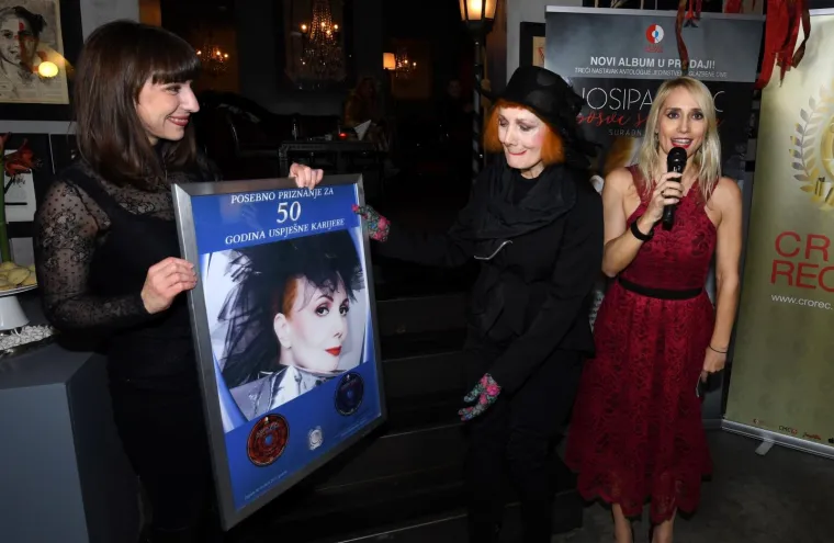 JOSIPA LISAC PROSLAVILA 50 GODINA KARIJERE I PROMOVIRALA NOVI ALBUM: Podržala je i mlađa sestra, evo kako izgleda