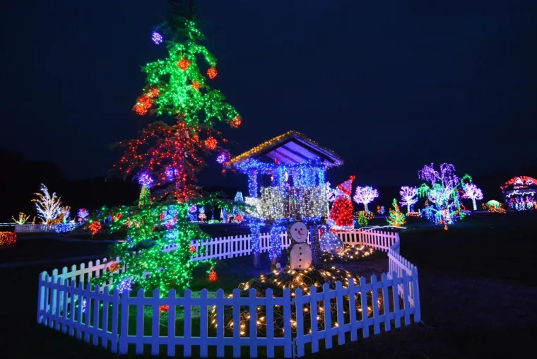 NAJSJAJNIJI ADVENT U HRVATSKOJ: Božićna priča Zlatka Salaja zabljesnula s rekordnih 2,5 milijuna lampica