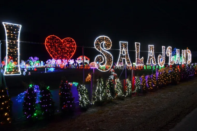 NAJSJAJNIJI ADVENT U HRVATSKOJ: Božićna priča Zlatka Salaja zabljesnula s rekordnih 2,5 milijuna lampica