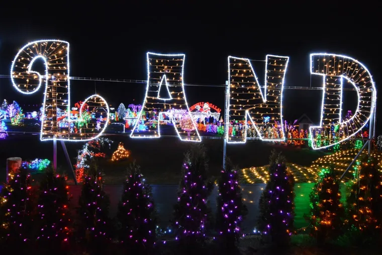NAJSJAJNIJI ADVENT U HRVATSKOJ: Božićna priča Zlatka Salaja zabljesnula s rekordnih 2,5 milijuna lampica