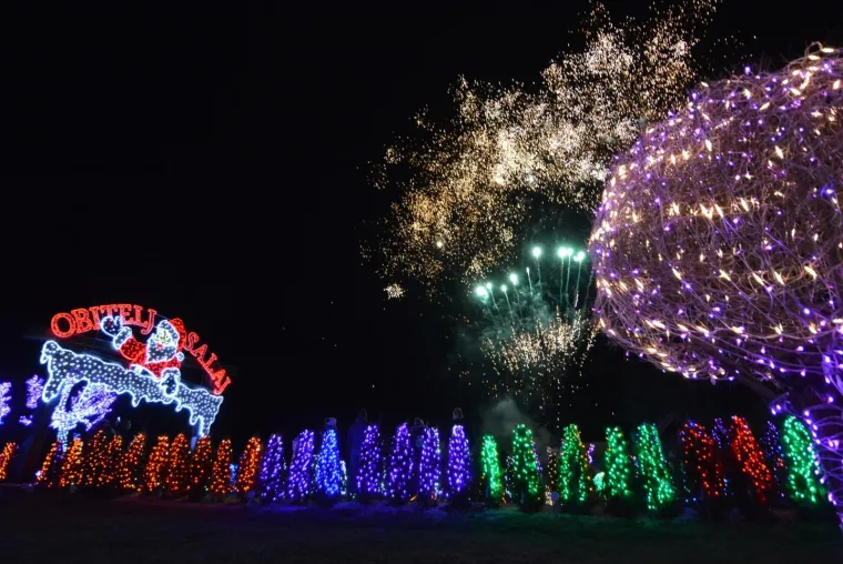 NAJSJAJNIJI ADVENT U HRVATSKOJ: Božićna priča Zlatka Salaja zabljesnula s rekordnih 2,5 milijuna lampica