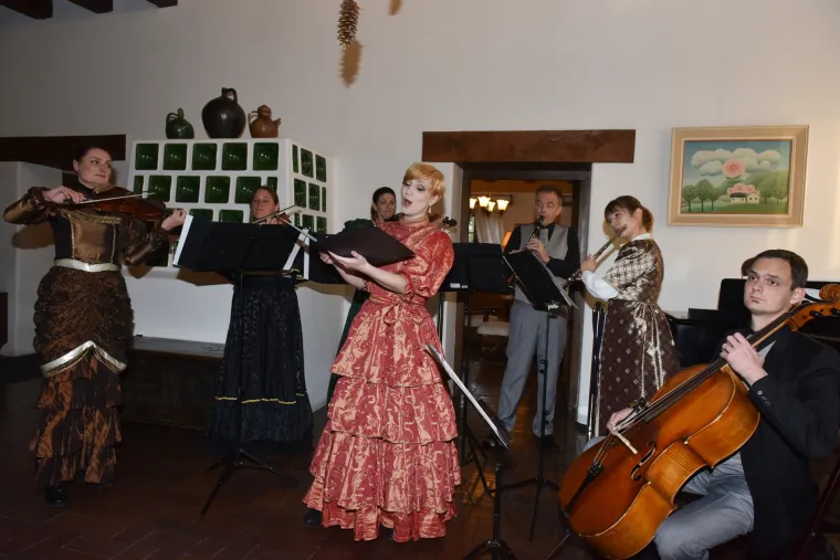 Predsjednica u dru&scaron;tvu Milana Bandića svečano otvorila Advent na Prekrižju