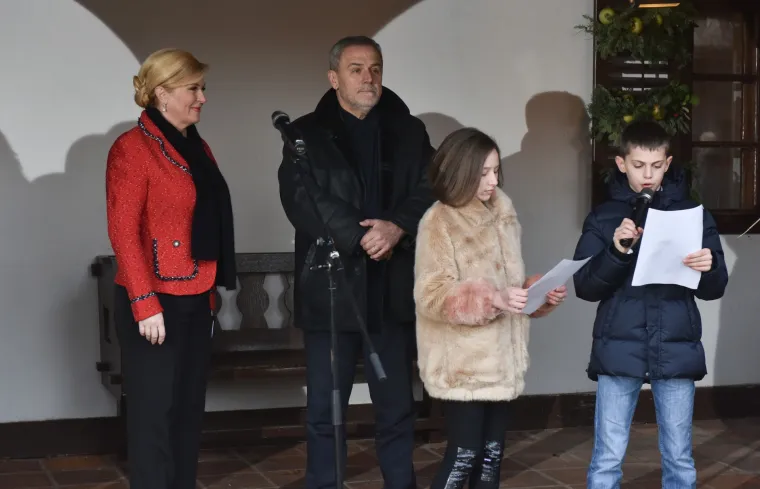 Predsjednica u dru&scaron;tvu Milana Bandića svečano otvorila Advent na Prekrižju