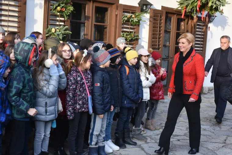 Predsjednica u dru&scaron;tvu Milana Bandića svečano otvorila Advent na Prekrižju