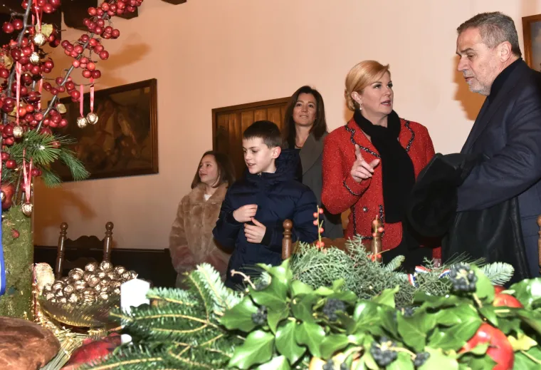 Predsjednica u dru&scaron;tvu Milana Bandića svečano otvorila Advent na Prekrižju