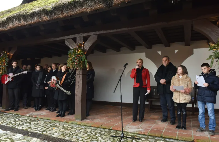 Predsjednica u dru&scaron;tvu Milana Bandića svečano otvorila Advent na Prekrižju