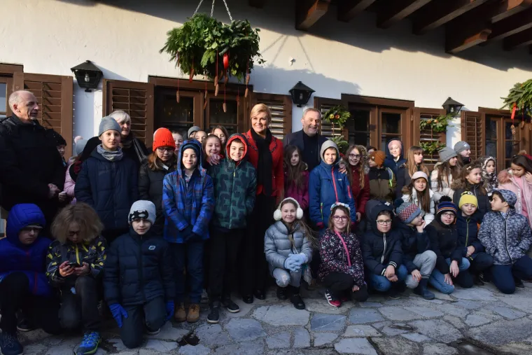 Predsjednica u dru&scaron;tvu Milana Bandića svečano otvorila Advent na Prekrižju