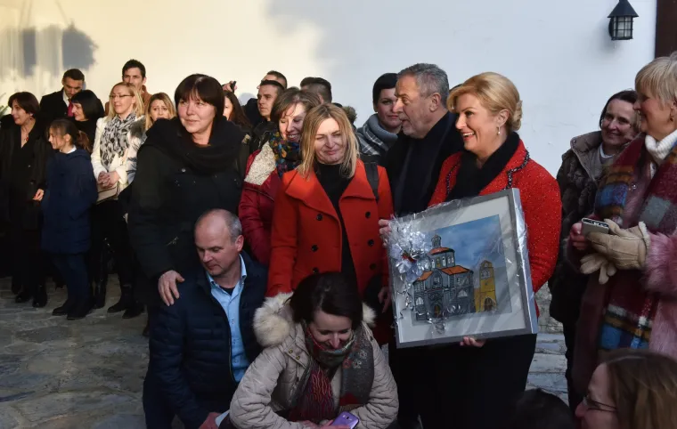 Predsjednica u dru&scaron;tvu Milana Bandića svečano otvorila Advent na Prekrižju