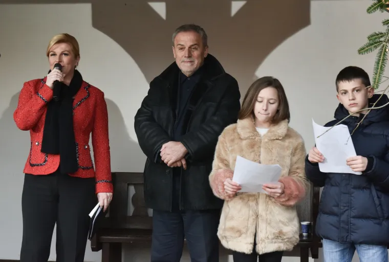 Predsjednica u dru&scaron;tvu Milana Bandića svečano otvorila Advent na Prekrižju
