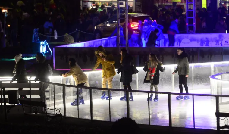 ČAROLIJA BOŽIĆA PREPLAVILA ZAGREB: Službeno je počeo Advent u metropoli, pogledajte veliku fotogaleriju