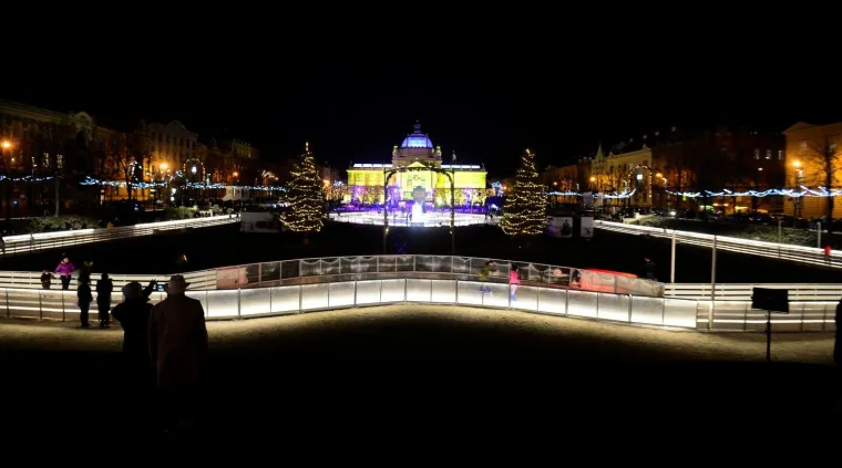 ČAROLIJA BOŽIĆA PREPLAVILA ZAGREB: Službeno je počeo Advent u metropoli, pogledajte veliku fotogaleriju