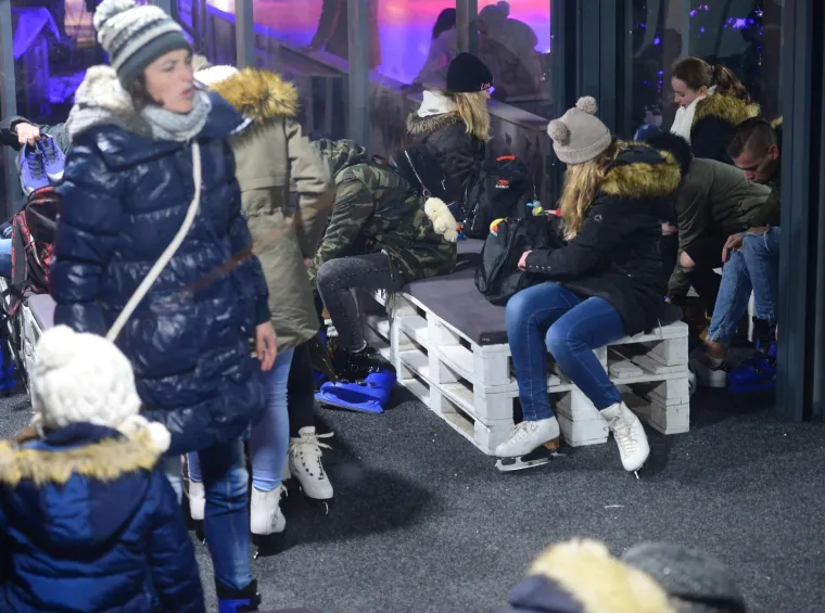 ČAROLIJA BOŽIĆA PREPLAVILA ZAGREB: Službeno je počeo Advent u metropoli, pogledajte veliku fotogaleriju