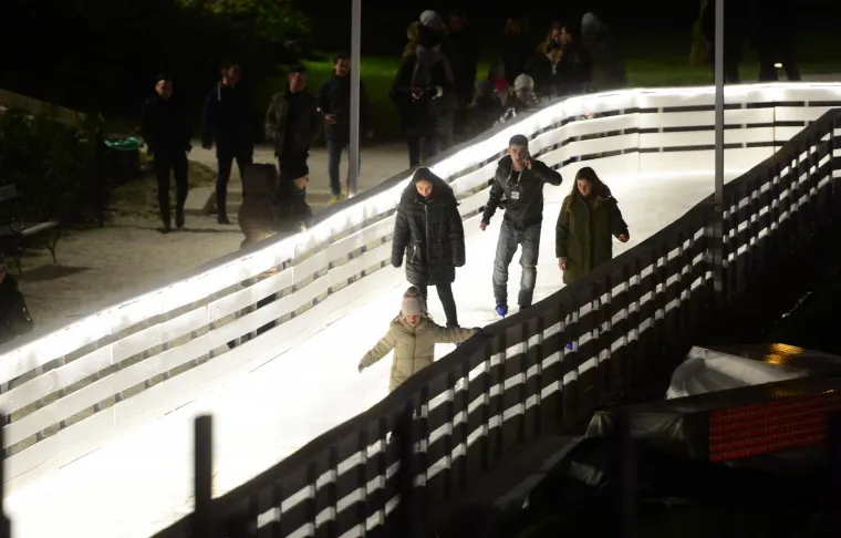 ČAROLIJA BOŽIĆA PREPLAVILA ZAGREB: Službeno je počeo Advent u metropoli, pogledajte veliku fotogaleriju
