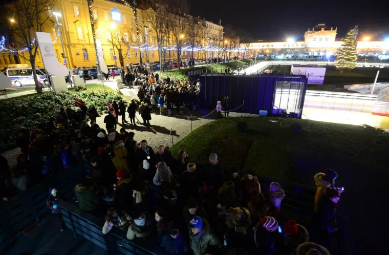 ČAROLIJA BOŽIĆA PREPLAVILA ZAGREB: Službeno je počeo Advent u metropoli, pogledajte veliku fotogaleriju