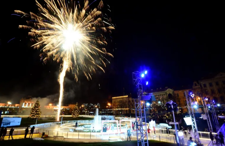 ČAROLIJA BOŽIĆA PREPLAVILA ZAGREB: Službeno je počeo Advent u metropoli, pogledajte veliku fotogaleriju