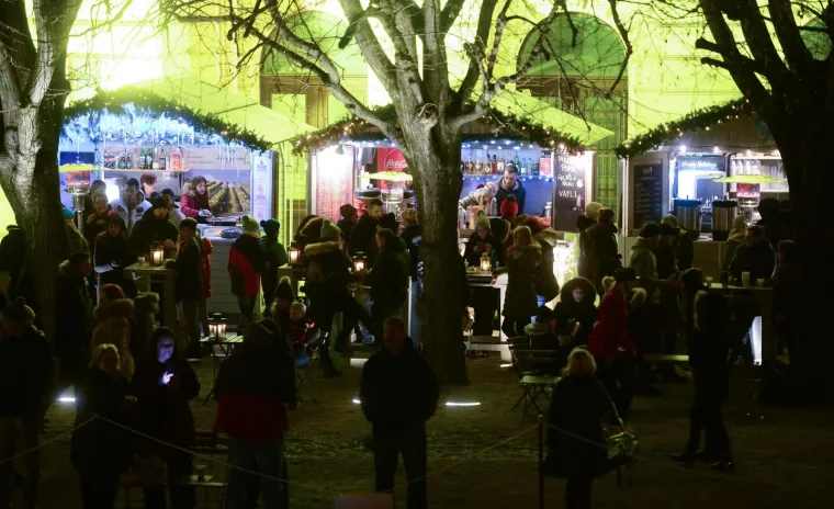 ČAROLIJA BOŽIĆA PREPLAVILA ZAGREB: Službeno je počeo Advent u metropoli, pogledajte veliku fotogaleriju