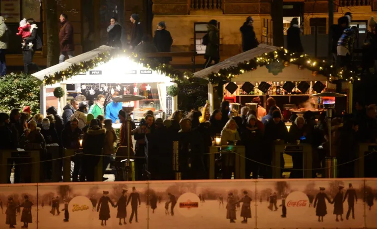 ČAROLIJA BOŽIĆA PREPLAVILA ZAGREB: Službeno je počeo Advent u metropoli, pogledajte veliku fotogaleriju