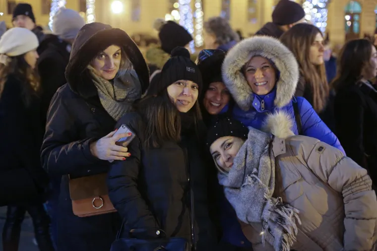ČAROLIJA BOŽIĆA PREPLAVILA ZAGREB: Službeno je počeo Advent u metropoli, pogledajte veliku fotogaleriju