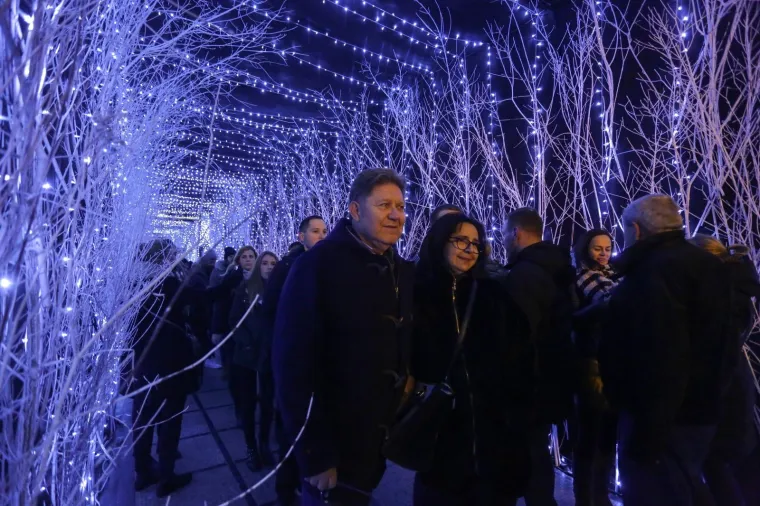 ČAROLIJA BOŽIĆA PREPLAVILA ZAGREB: Službeno je počeo Advent u metropoli, pogledajte veliku fotogaleriju