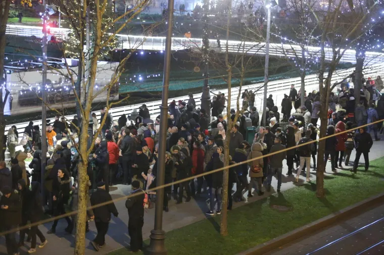 ČAROLIJA BOŽIĆA PREPLAVILA ZAGREB: Službeno je počeo Advent u metropoli, pogledajte veliku fotogaleriju