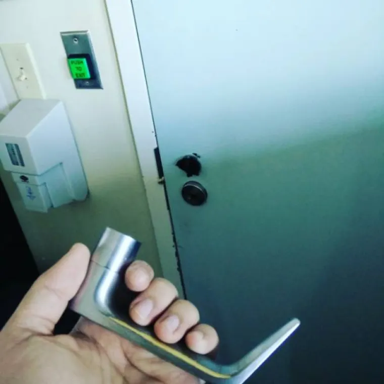 'S*ANJA SE DOGAĐAJU': Život im priredio neugodna iznenađenja i zabio im nož u leđa kad su to najmanje očekivali