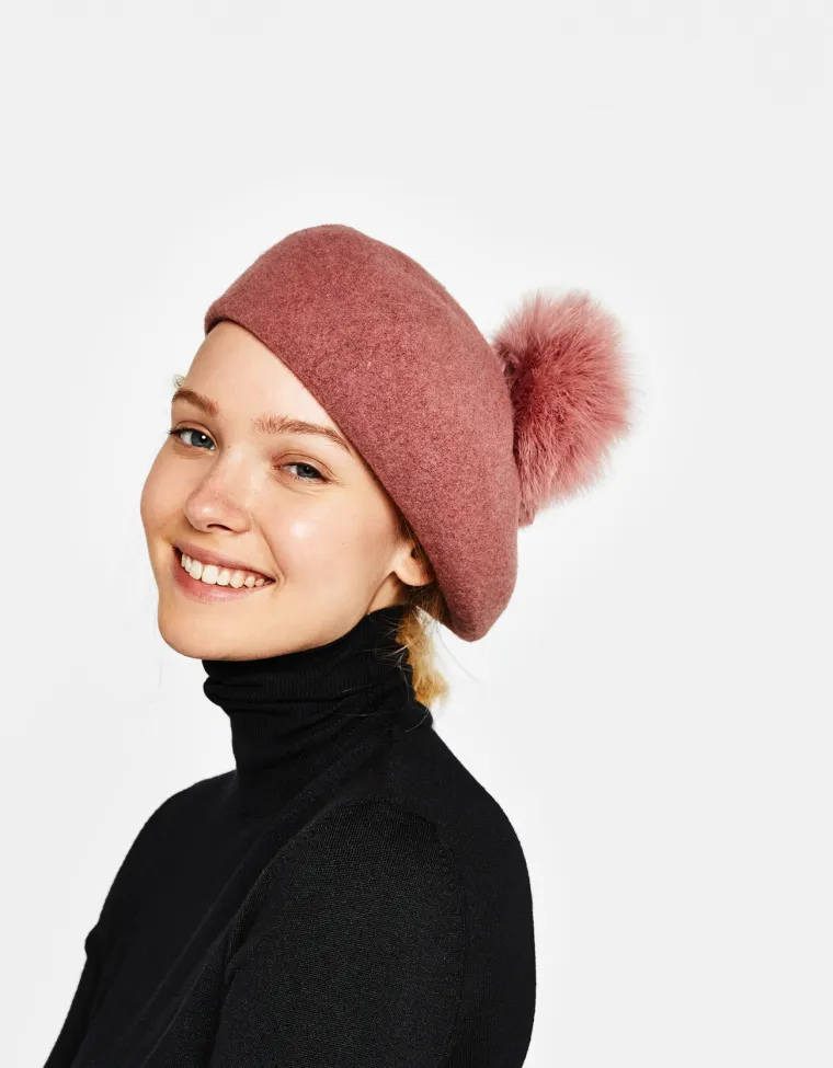 Beretka s pomponom, Bershka, 129,90 kuna