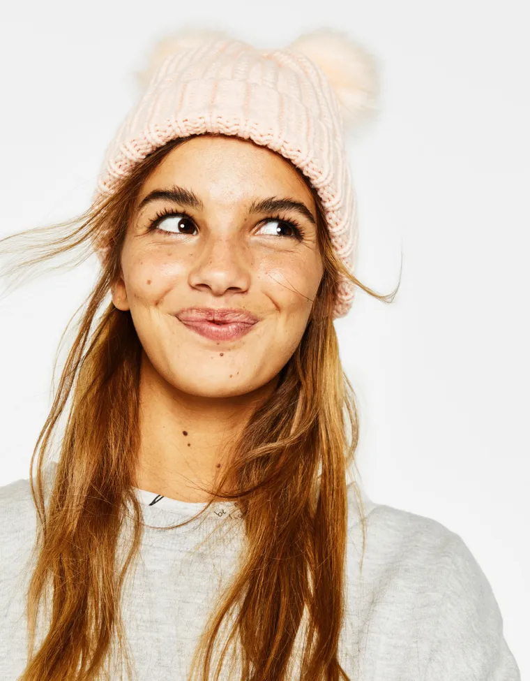 Kapa s dva pompona, Bershka, 69,90 kuna