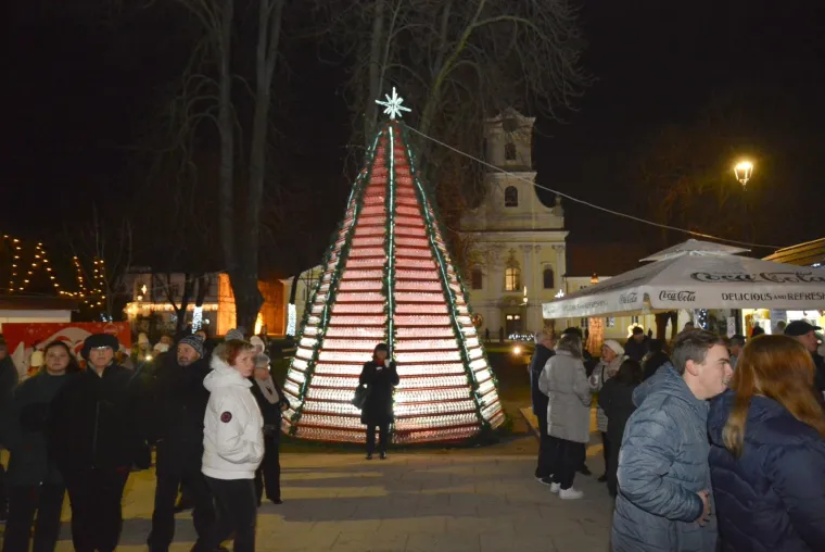 ZAPALJENE PRVE ADVENTSKE SVIJEĆE: Pogledajte spektakularne trenutke iz hrvatskih gradova