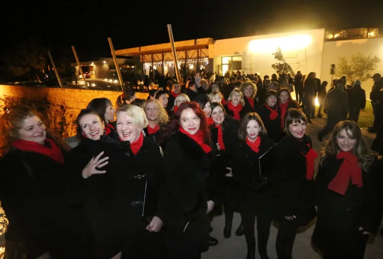 ZAPALJENE PRVE ADVENTSKE SVIJEĆE: Pogledajte spektakularne trenutke iz hrvatskih gradova